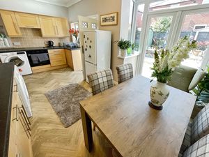 Kitchen Diner- click for photo gallery
